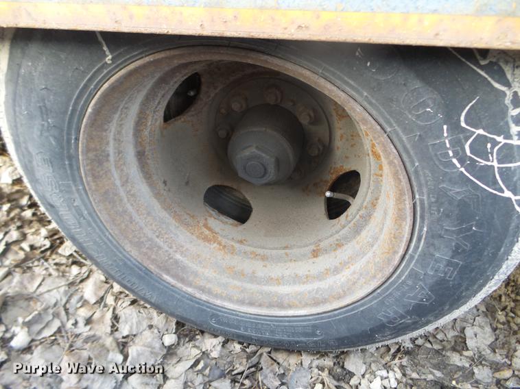 image for item DX9578 1995 Eager Beaver 10HDB equipment trailer