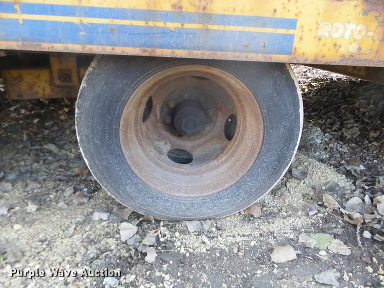 image for item DX9578 1995 Eager Beaver 10HDB equipment trailer