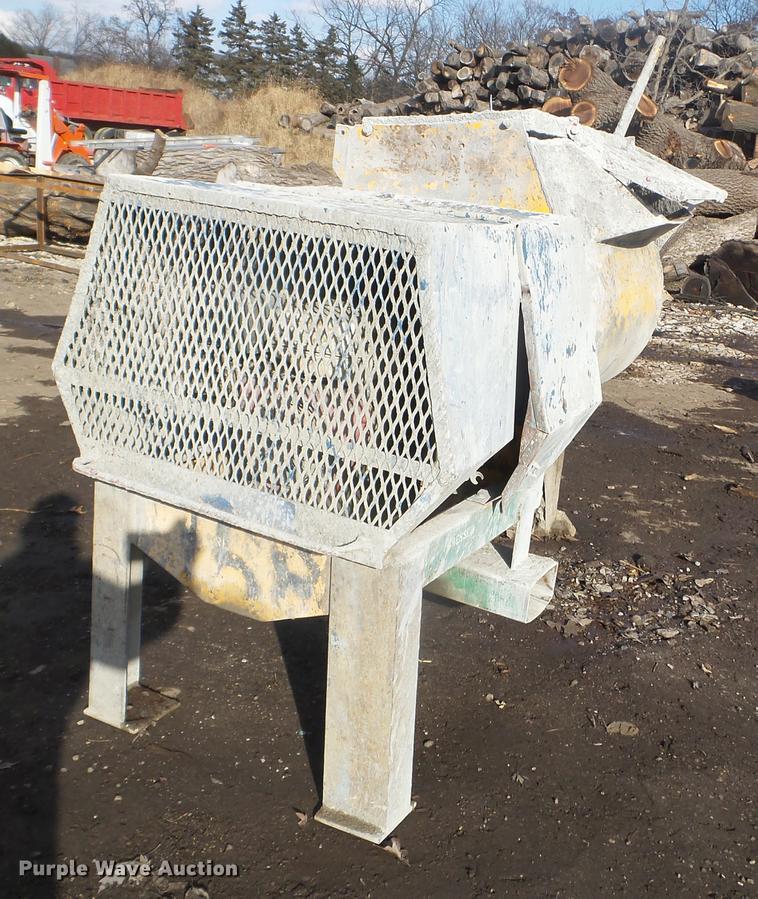 Cement mixer in Rochester, MN Item DX9666 sold Purple Wave