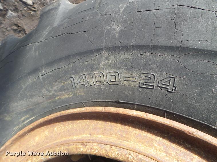 image for item DX9686 Michigan / Clark 75A wheel loader