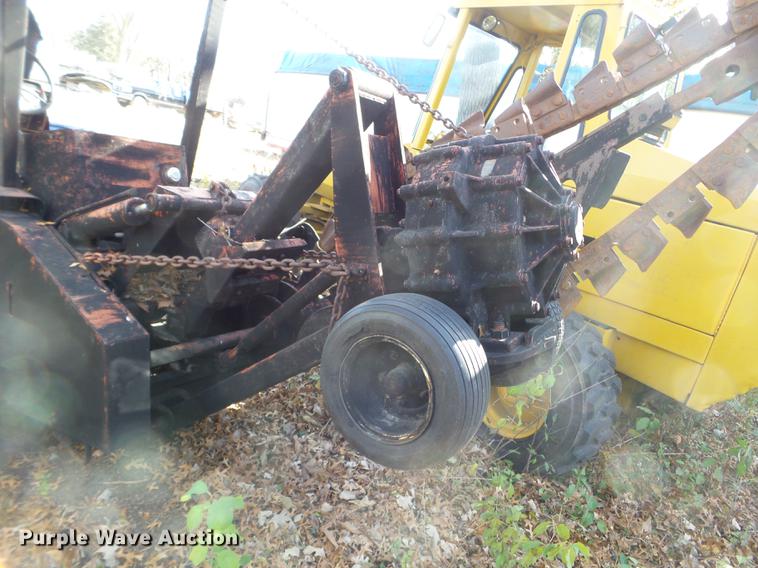 image for item DX9696 Ditch Witch R65 trencher