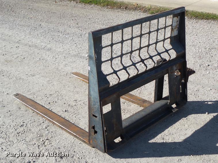 Bobcat forks in Anita, IA Item DZ9486 sold Purple Wave