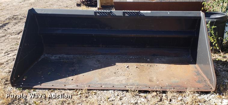 image for item EF9986 Bobcat skid steer snow bucket