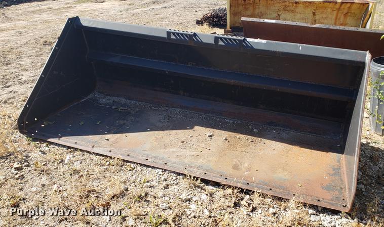 image for item EF9986 Bobcat skid steer snow bucket