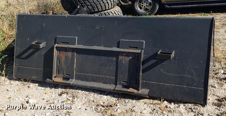 image for item EF9986 Bobcat skid steer snow bucket