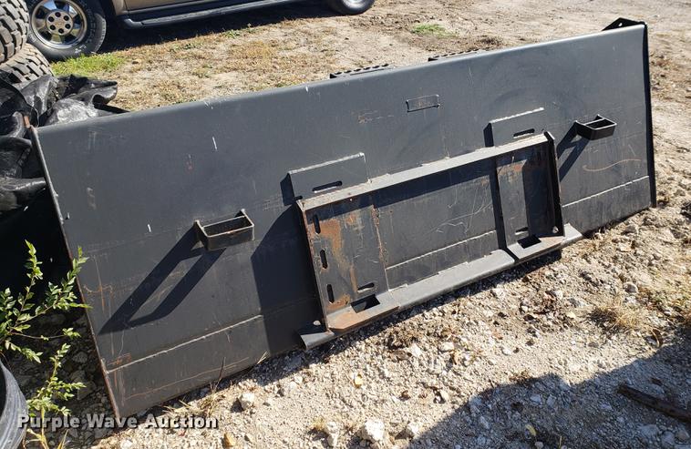 image for item EF9986 Bobcat skid steer snow bucket