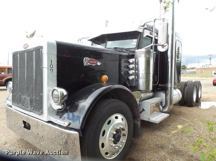 image for item EI9664 2007 Peterbilt 379 semi truck
