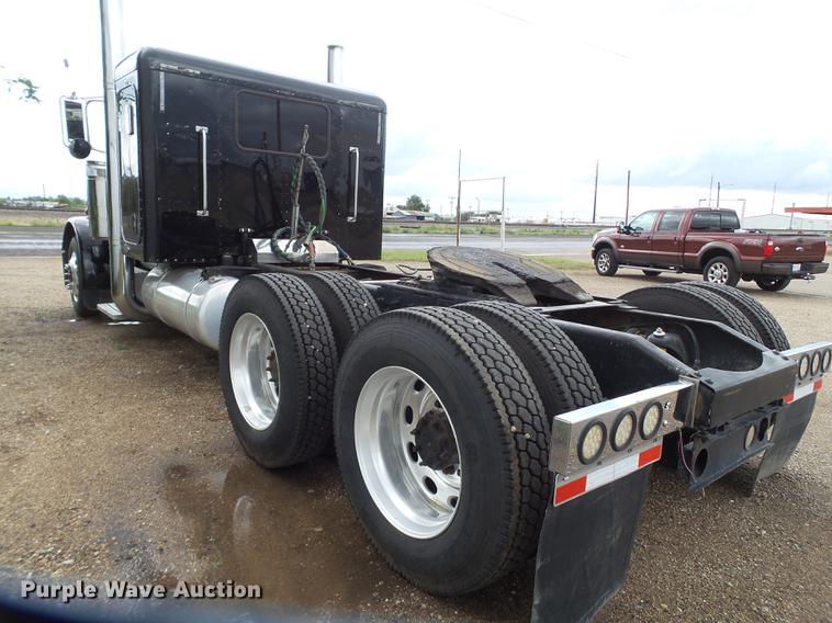 image for item EI9664 2007 Peterbilt 379 semi truck