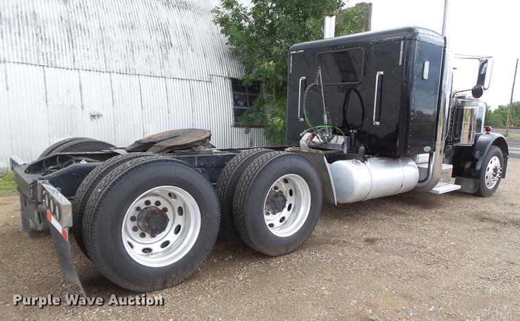 image for item EI9664 2007 Peterbilt 379 semi truck