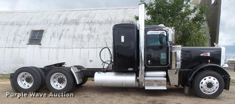 image for item EI9664 2007 Peterbilt 379 semi truck