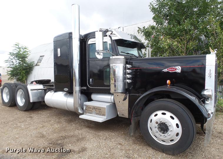 image for item EI9664 2007 Peterbilt 379 semi truck