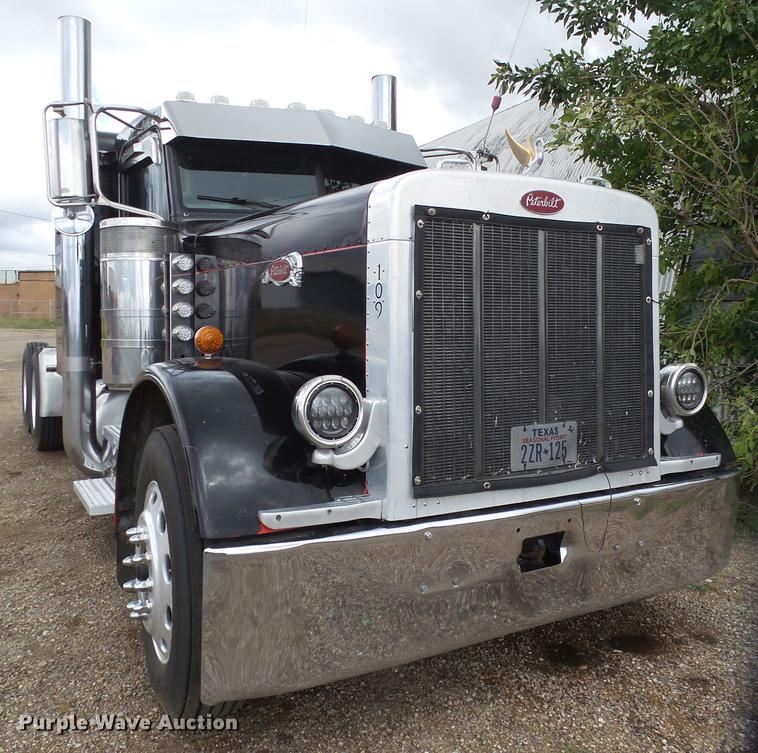 image for item EI9664 2007 Peterbilt 379 semi truck