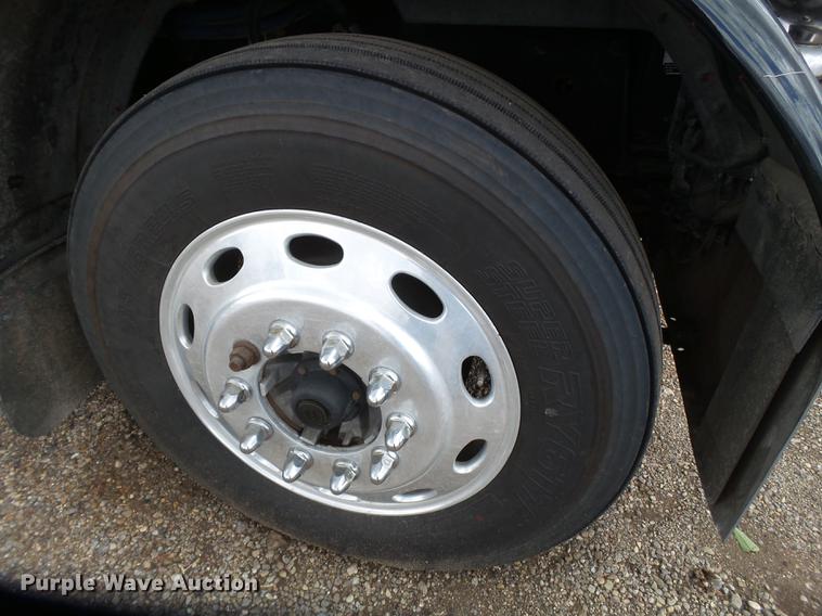 image for item EI9664 2007 Peterbilt 379 semi truck