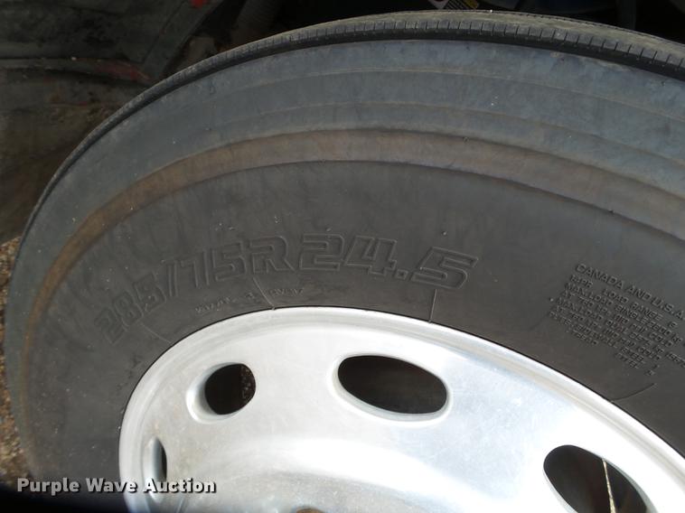 image for item EI9664 2007 Peterbilt 379 semi truck