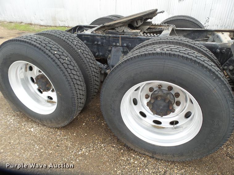 image for item EI9664 2007 Peterbilt 379 semi truck