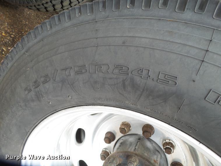 image for item EI9664 2007 Peterbilt 379 semi truck