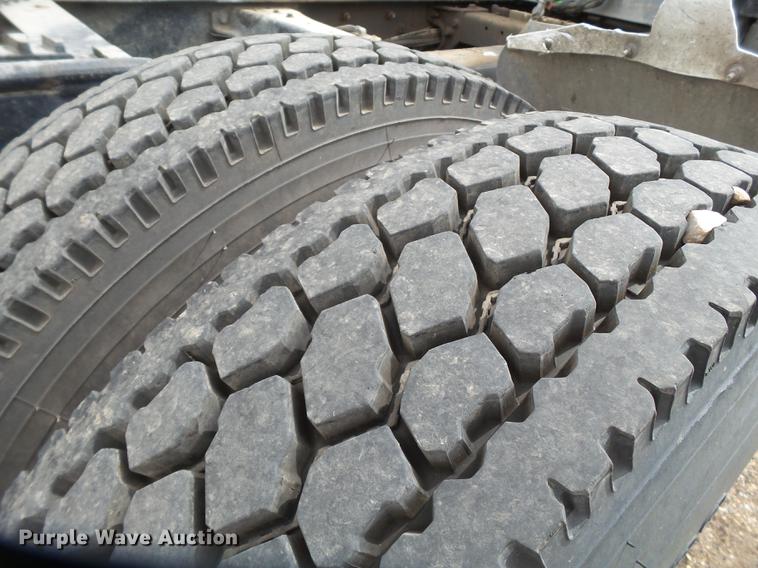 image for item EI9664 2007 Peterbilt 379 semi truck