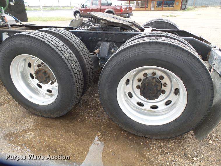 image for item EI9664 2007 Peterbilt 379 semi truck