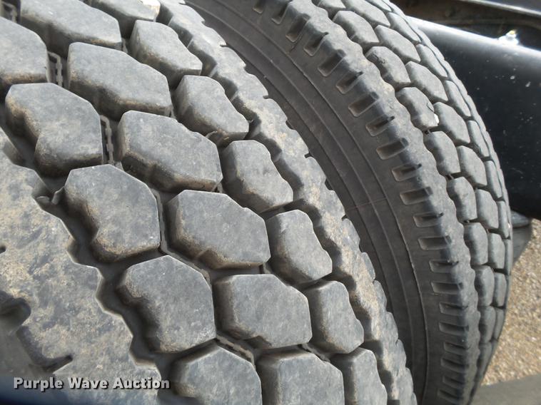 image for item EI9664 2007 Peterbilt 379 semi truck