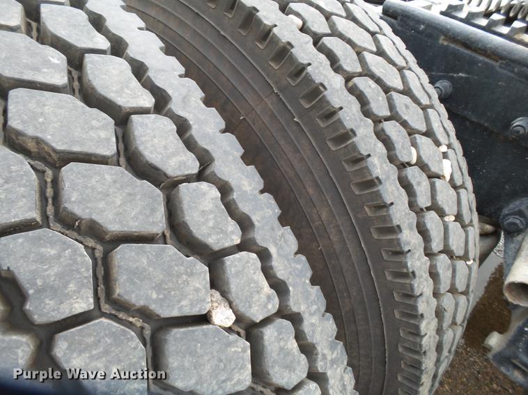 image for item EI9664 2007 Peterbilt 379 semi truck