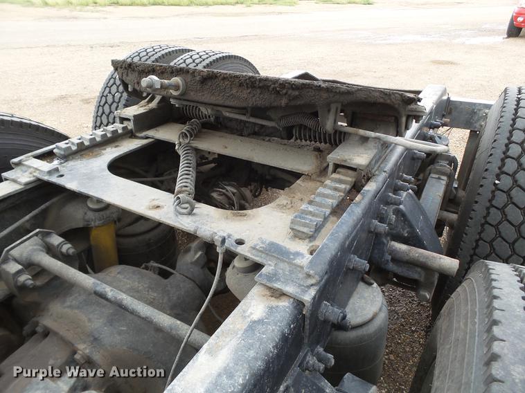 image for item EI9664 2007 Peterbilt 379 semi truck