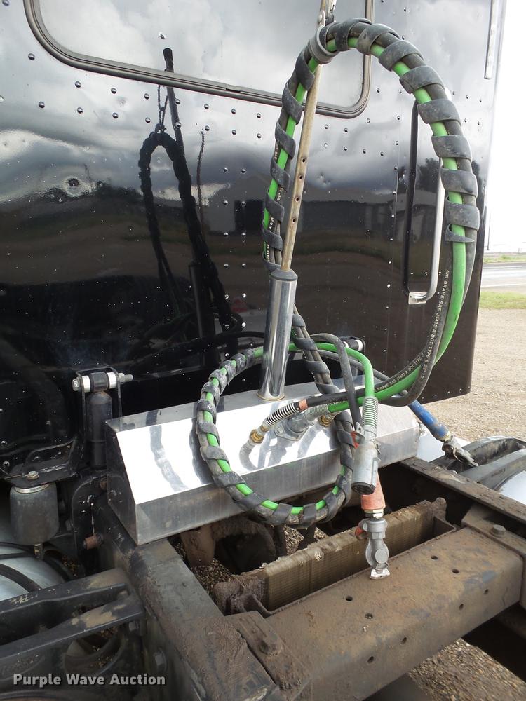 image for item EI9664 2007 Peterbilt 379 semi truck