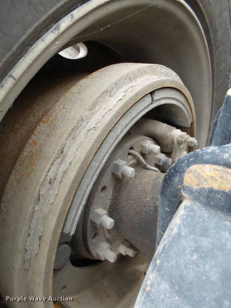 image for item EI9664 2007 Peterbilt 379 semi truck