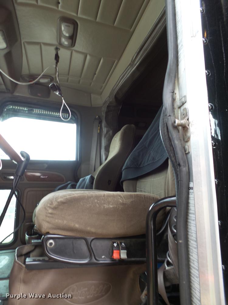 image for item EI9664 2007 Peterbilt 379 semi truck