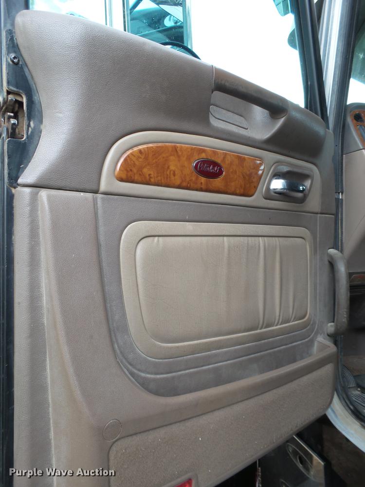 image for item EI9664 2007 Peterbilt 379 semi truck