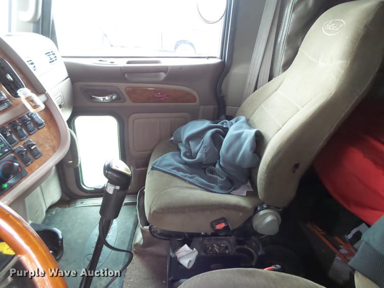 image for item EI9664 2007 Peterbilt 379 semi truck