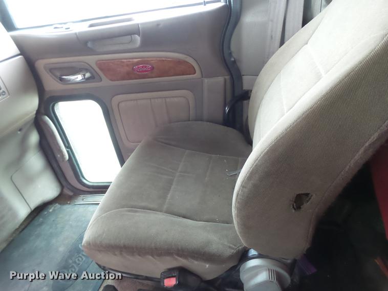 image for item EI9664 2007 Peterbilt 379 semi truck