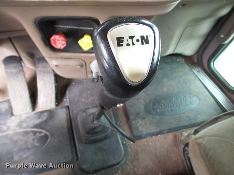 image for item EI9664 2007 Peterbilt 379 semi truck