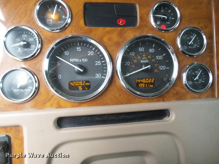 image for item EI9664 2007 Peterbilt 379 semi truck