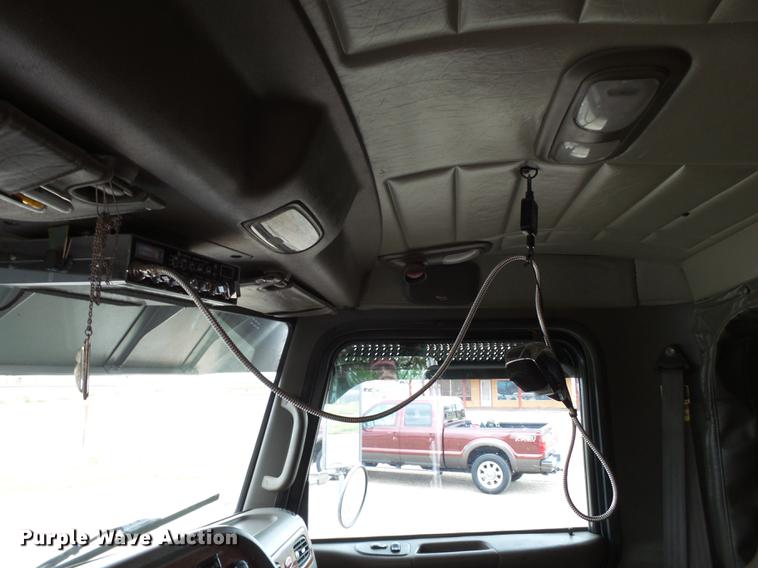 image for item EI9664 2007 Peterbilt 379 semi truck