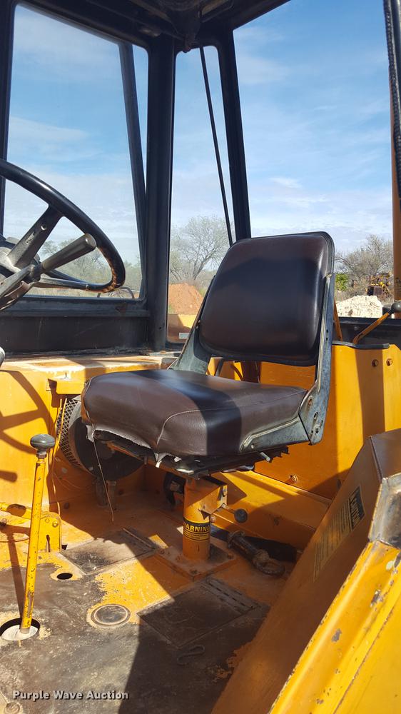 image for item EI9677 1980 Case 580C backhoe