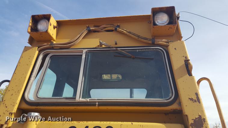 image for item EI9678 1983 Caterpillar D5B dozer