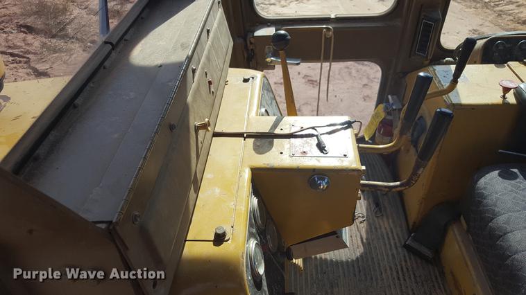 image for item EI9678 1983 Caterpillar D5B dozer