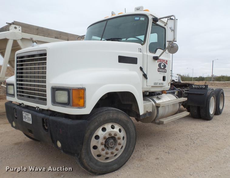 image for item EI9682 2007 Mack CH613 semi truck