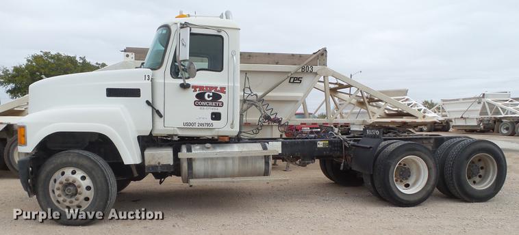 image for item EI9682 2007 Mack CH613 semi truck