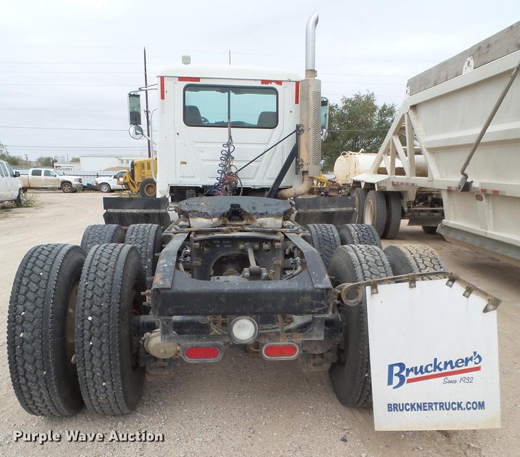 image for item EI9682 2007 Mack CH613 semi truck
