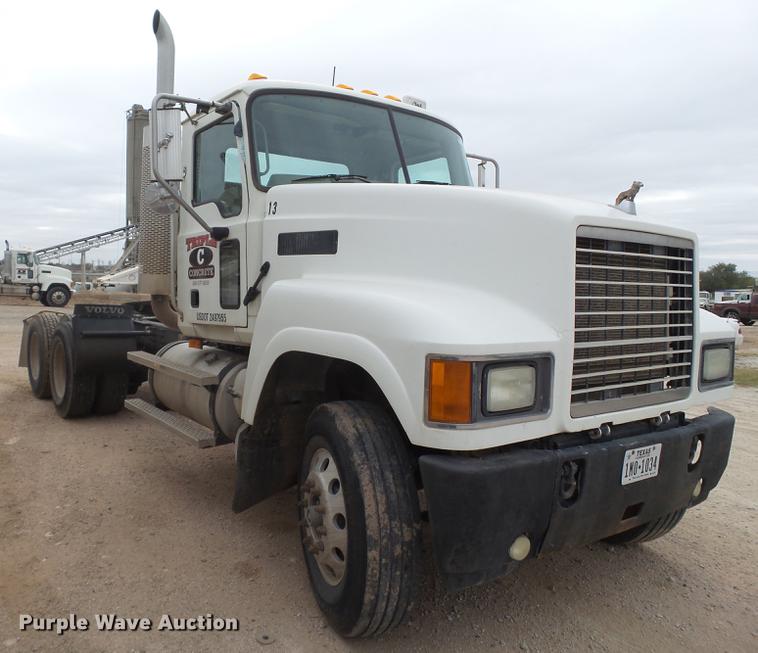 image for item EI9682 2007 Mack CH613 semi truck