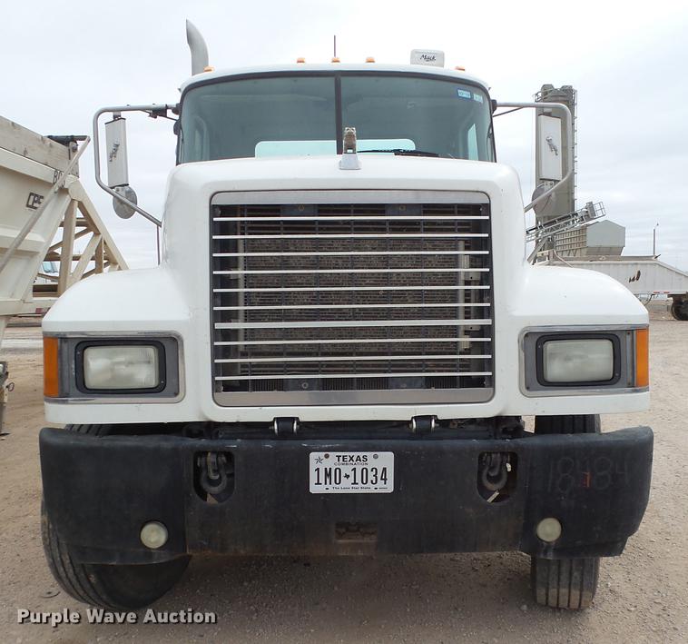 image for item EI9682 2007 Mack CH613 semi truck