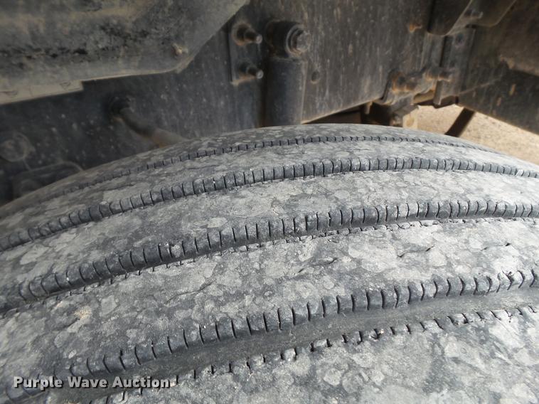 image for item EI9682 2007 Mack CH613 semi truck