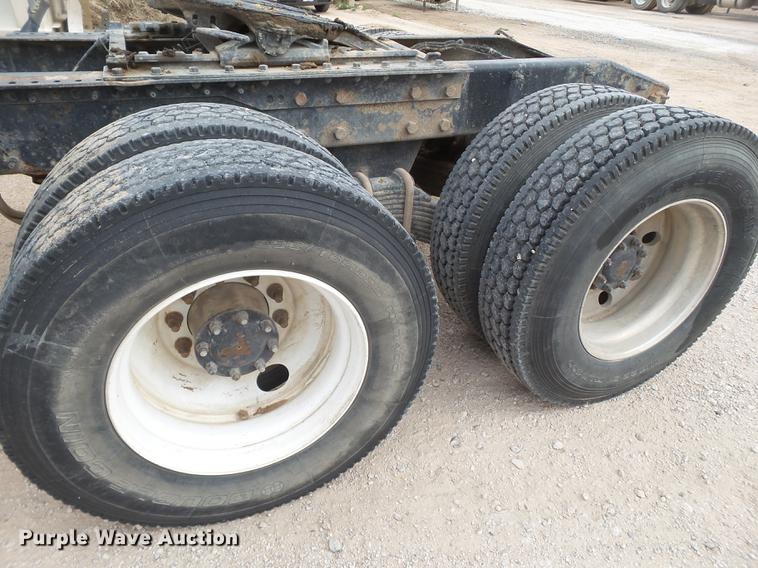 image for item EI9682 2007 Mack CH613 semi truck