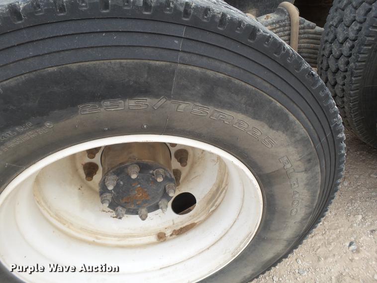 image for item EI9682 2007 Mack CH613 semi truck