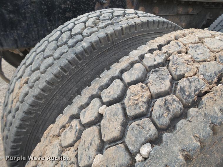 image for item EI9682 2007 Mack CH613 semi truck