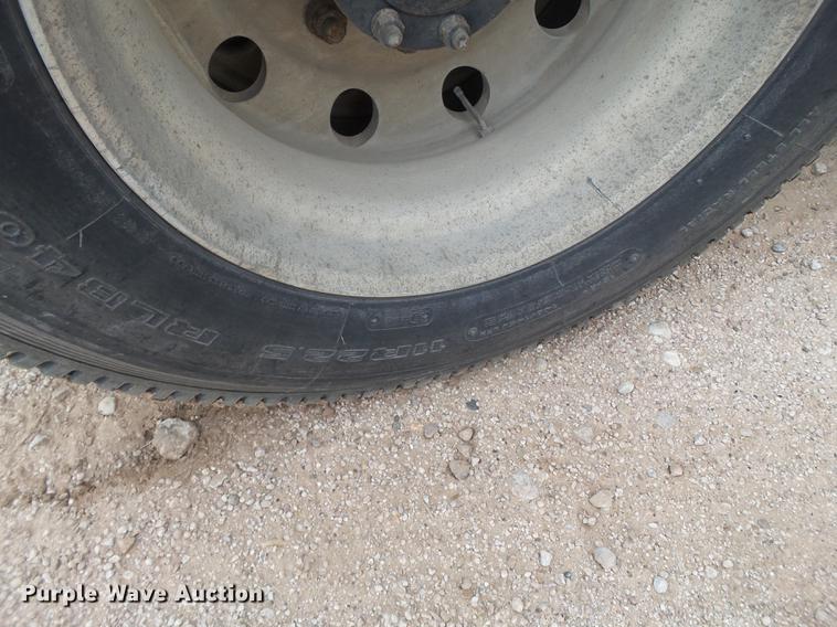 image for item EI9682 2007 Mack CH613 semi truck