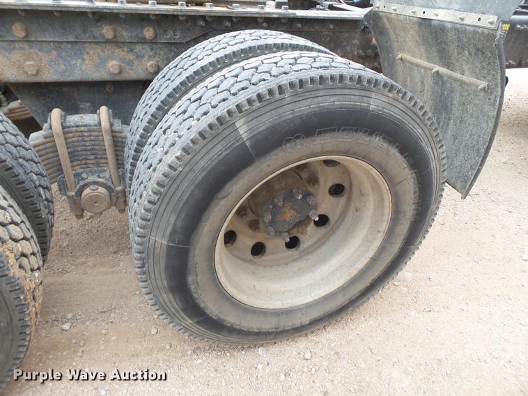 image for item EI9682 2007 Mack CH613 semi truck