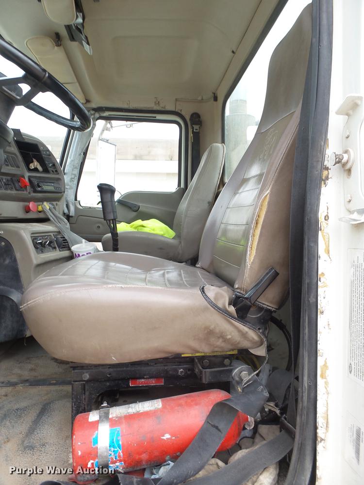 image for item EI9682 2007 Mack CH613 semi truck