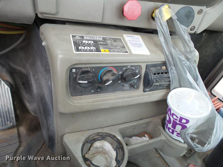 image for item EI9682 2007 Mack CH613 semi truck